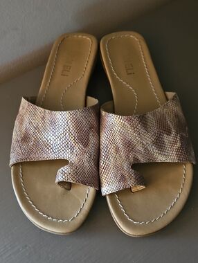 VANELI TALLUS SNAKE PRINT SANDALS SZ 7
